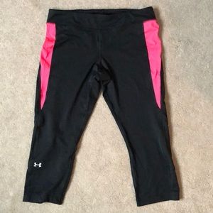 Under Armour black and pink crops - size Large